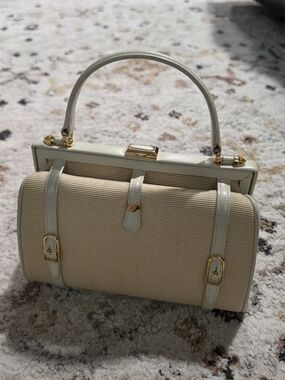 Comtesse Cream Structured Top-Handle Crossbody with Gold Hardware